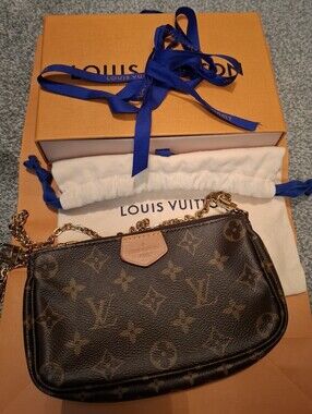 Louis Vuitton Small Pochette